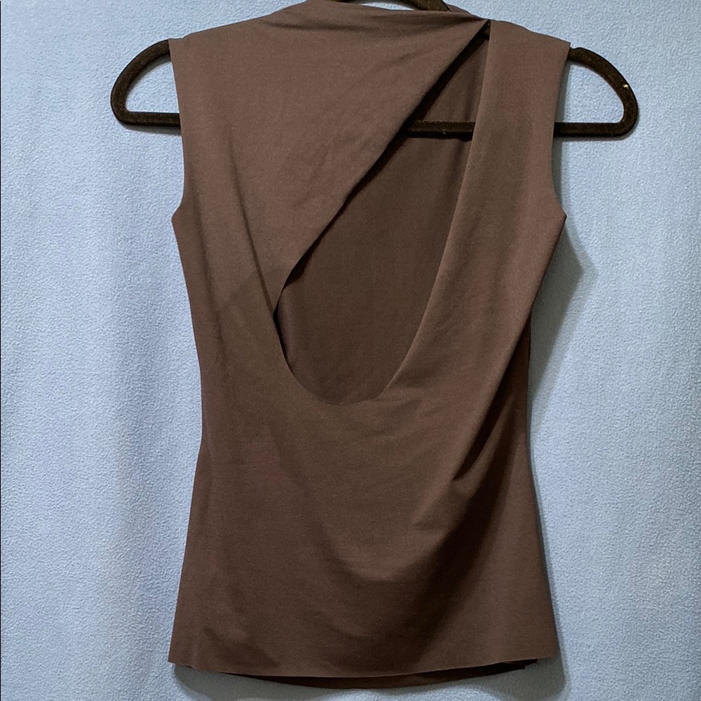 Elegant New Tear Drop Open Back Black Sleeveless Top - Picture 5 of 14